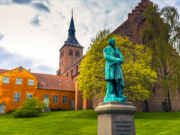 “艺趣童宫”- 丹麦瑞典德国跨海双岛畅享（汉堡） 第 1 天